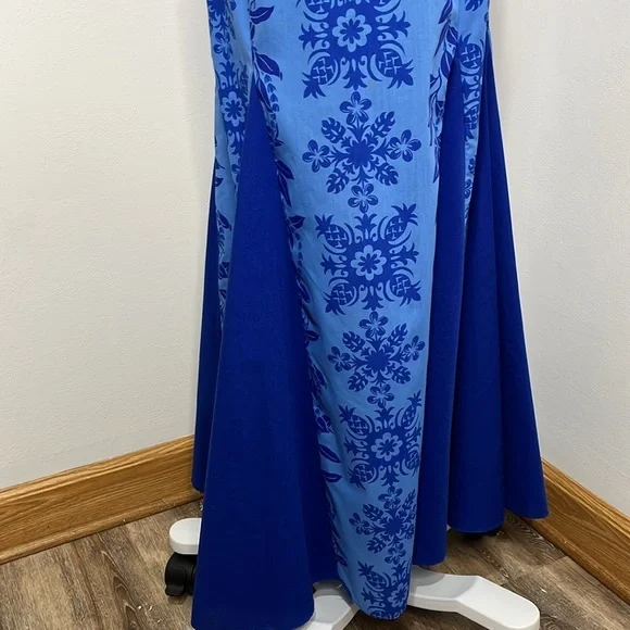 Elegant Blue Floral Maxi Dress - Picture 5 of 16